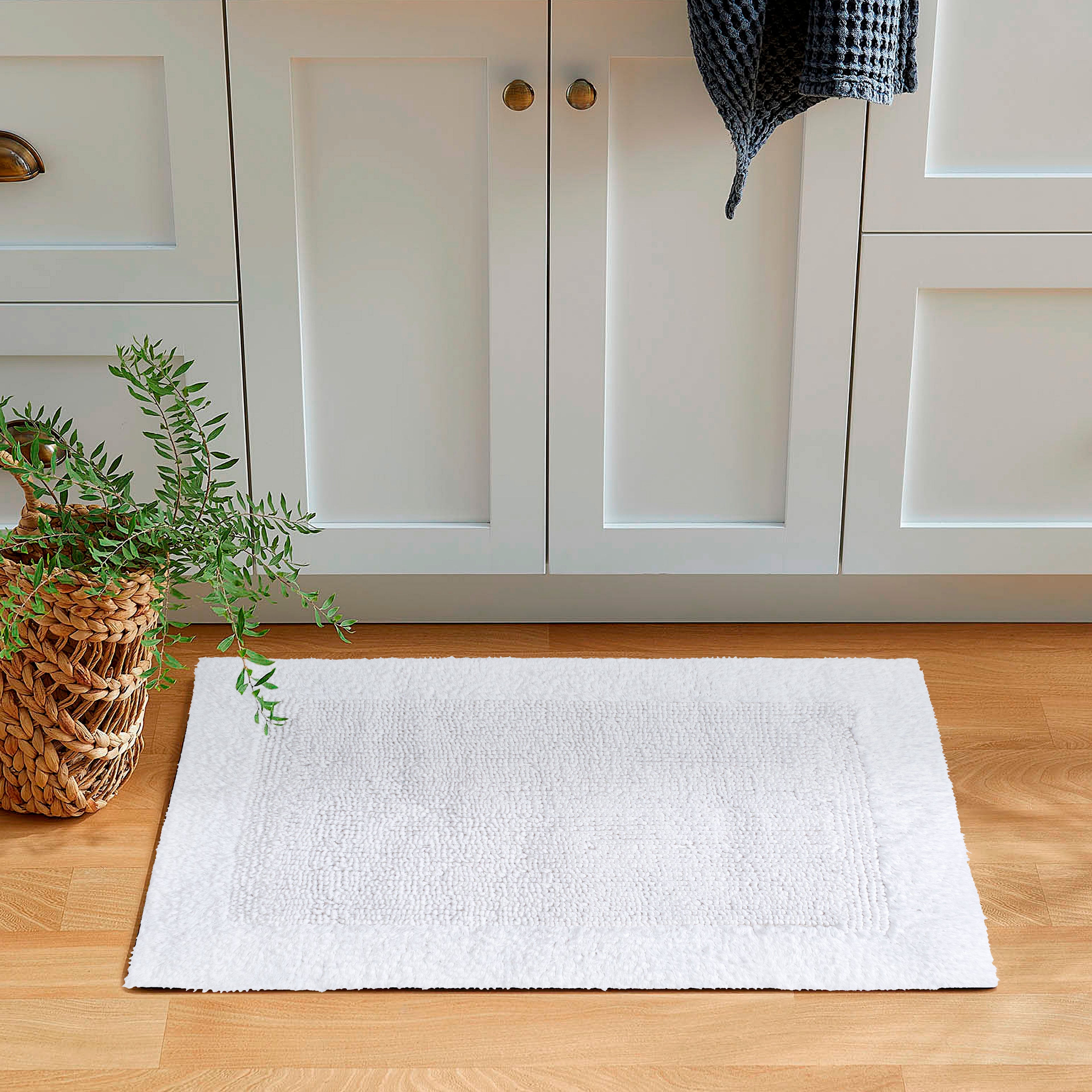 Savi Home Bath Mat Rug, 20X32 Inches, White, 100% Pure Cotton, Super Soft Bath Rugs, Plush & Absorbent, Hand Tufted Heavy Weight Construction, Full Reversible Step Out Rug
