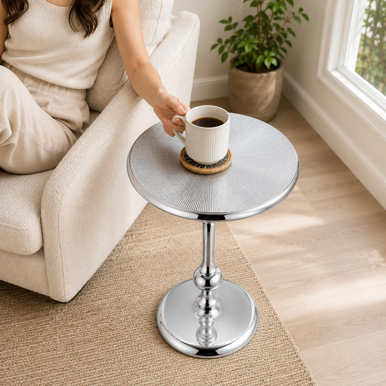 ALPHA Living Home Solid Wood End Table, Whitewash Carved Rim Small Round Side Table, 18 x 22 Inch Wooden Accent Nightstand for Living Room, Bedroom, Sofa Side & Bedside