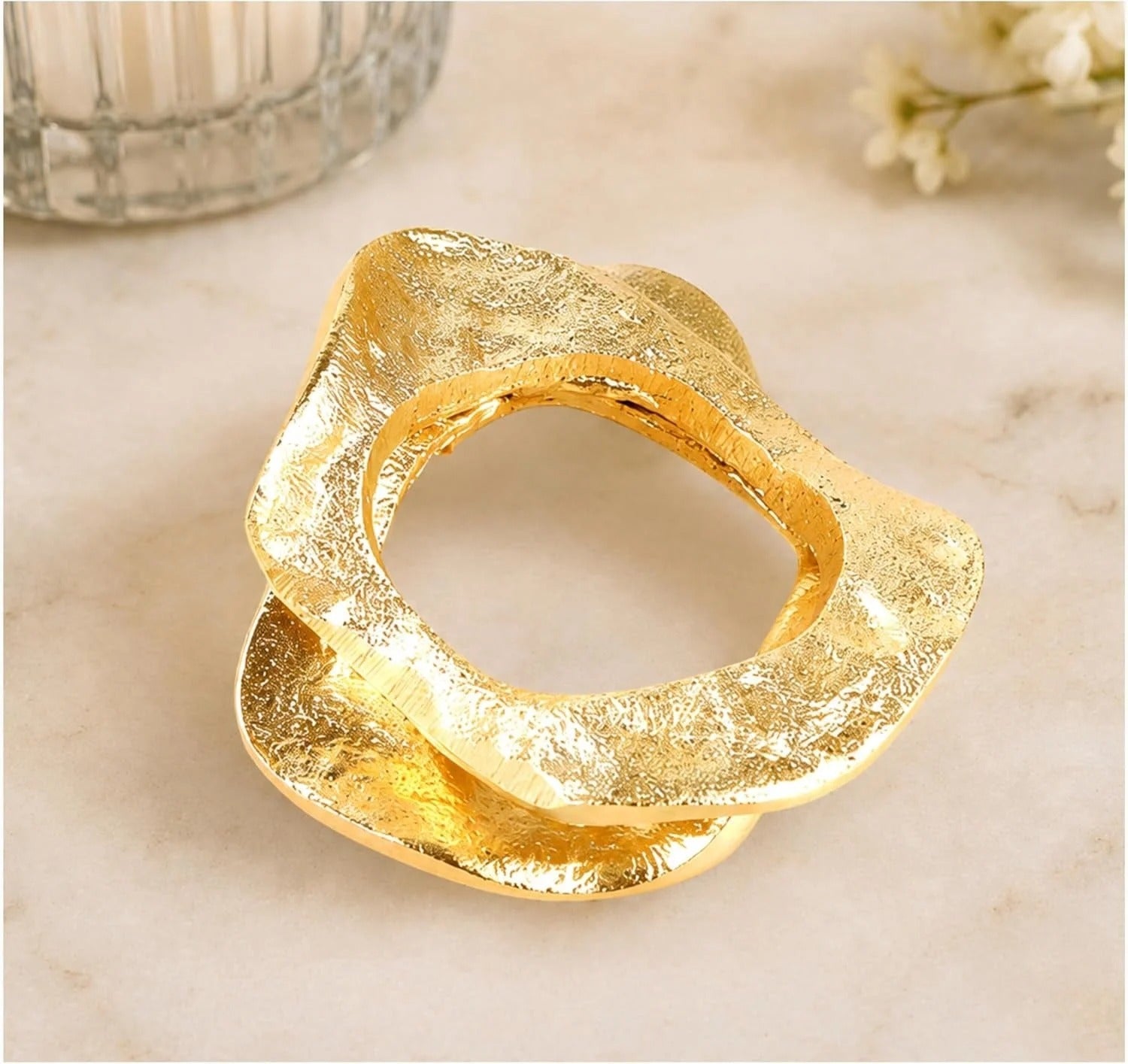 ALPHA Living HOME Metal Napkin Rings Set of 12 - Gold Mobius Design for Table Decor, Elegant Napkin Holders for Dinner, Wedding, Party, Holiday, Thanksgiving, Christmas & Everyday Use