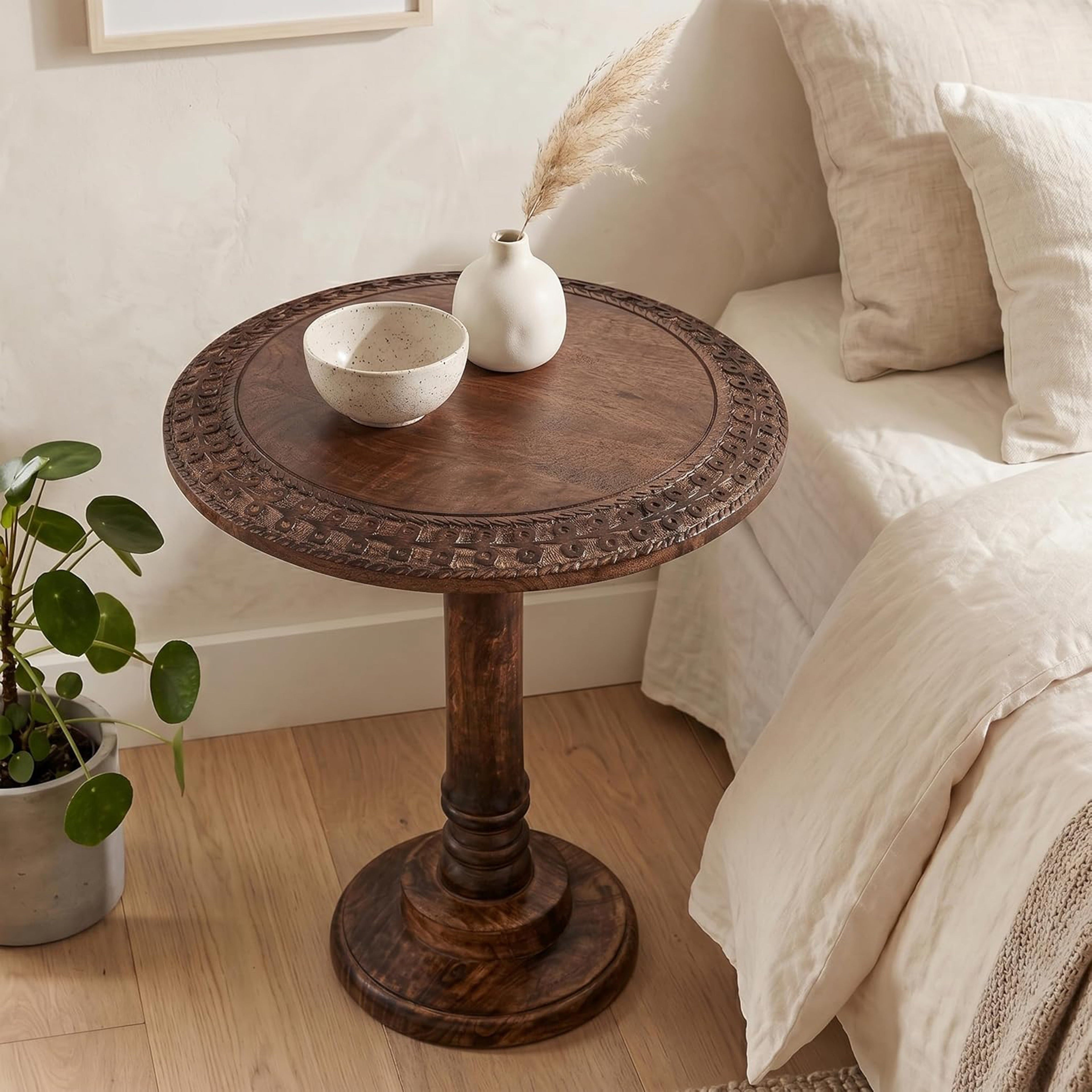 Farmhouse Side Table, Burnt Brown Carved Rim Solid Mango Wood Round End Table, Rustic Wooden Accent Table for Living Room, Bedroom & Sofa Side
