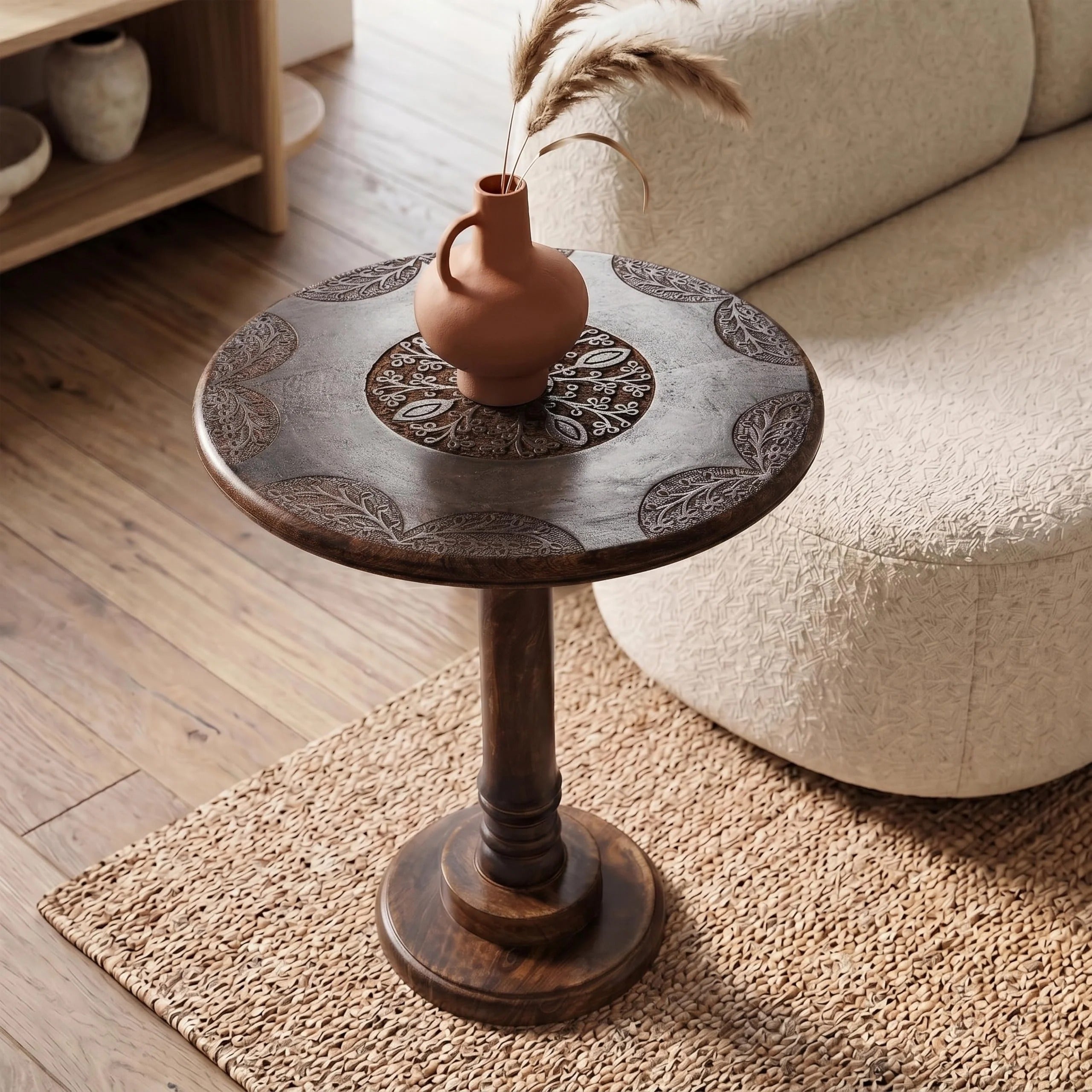 ALPHA Living Home Solid Wood End Table, Whitewash Carved Rim Small Round Side Table, 18 x 22 Inch Wooden Accent Nightstand for Living Room, Bedroom, Sofa Side & Bedside