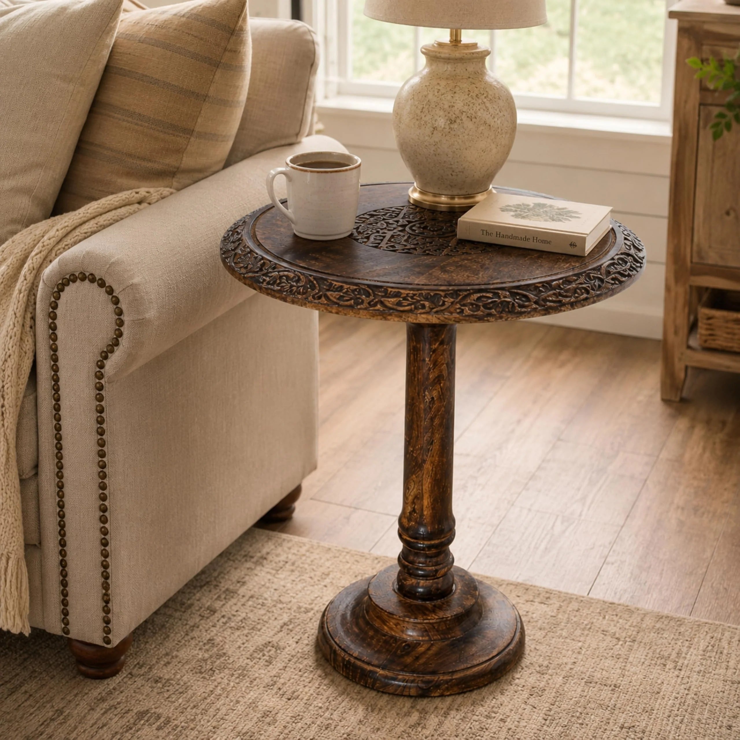ALPHA Living Home Solid Wood End Table, Whitewash Carved Rim Small Round Side Table, 18 x 22 Inch Wooden Accent Nightstand for Living Room, Bedroom, Sofa Side & Bedside